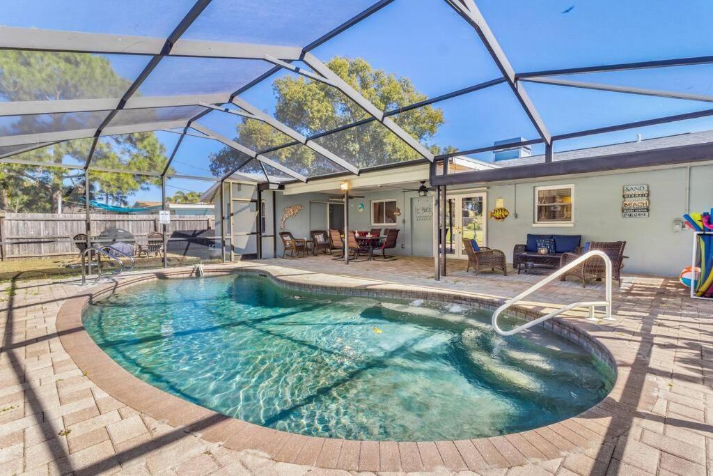Perfect For Family Gatherings With A Heated Pool! - Clearwater'S Clear Choice Exterior photo