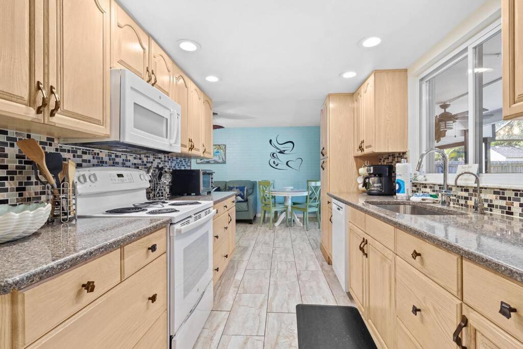 Perfect For Family Gatherings With A Heated Pool! - Clearwater'S Clear Choice Exterior photo